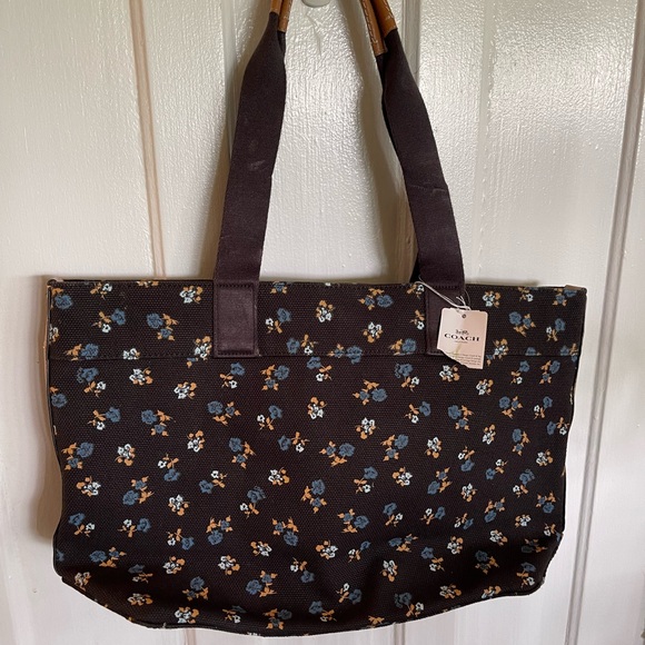 Beautiful Coach bag. this bag is on eBay for $139 I will match that price - Picture 5 of 16